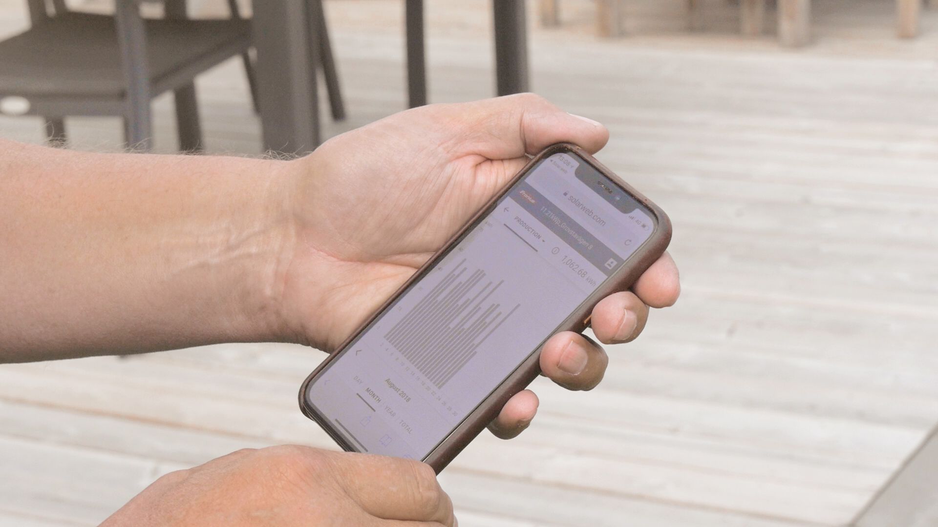 leif följer produktionen i otovo-appen