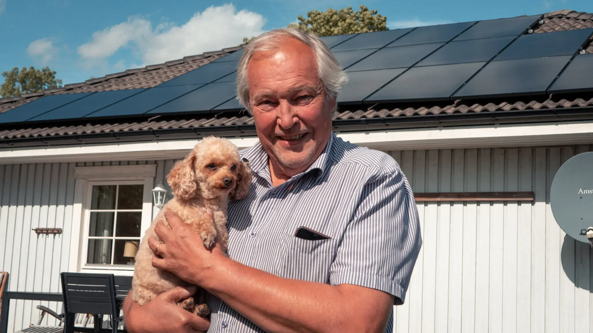 leif framför sina solceller
