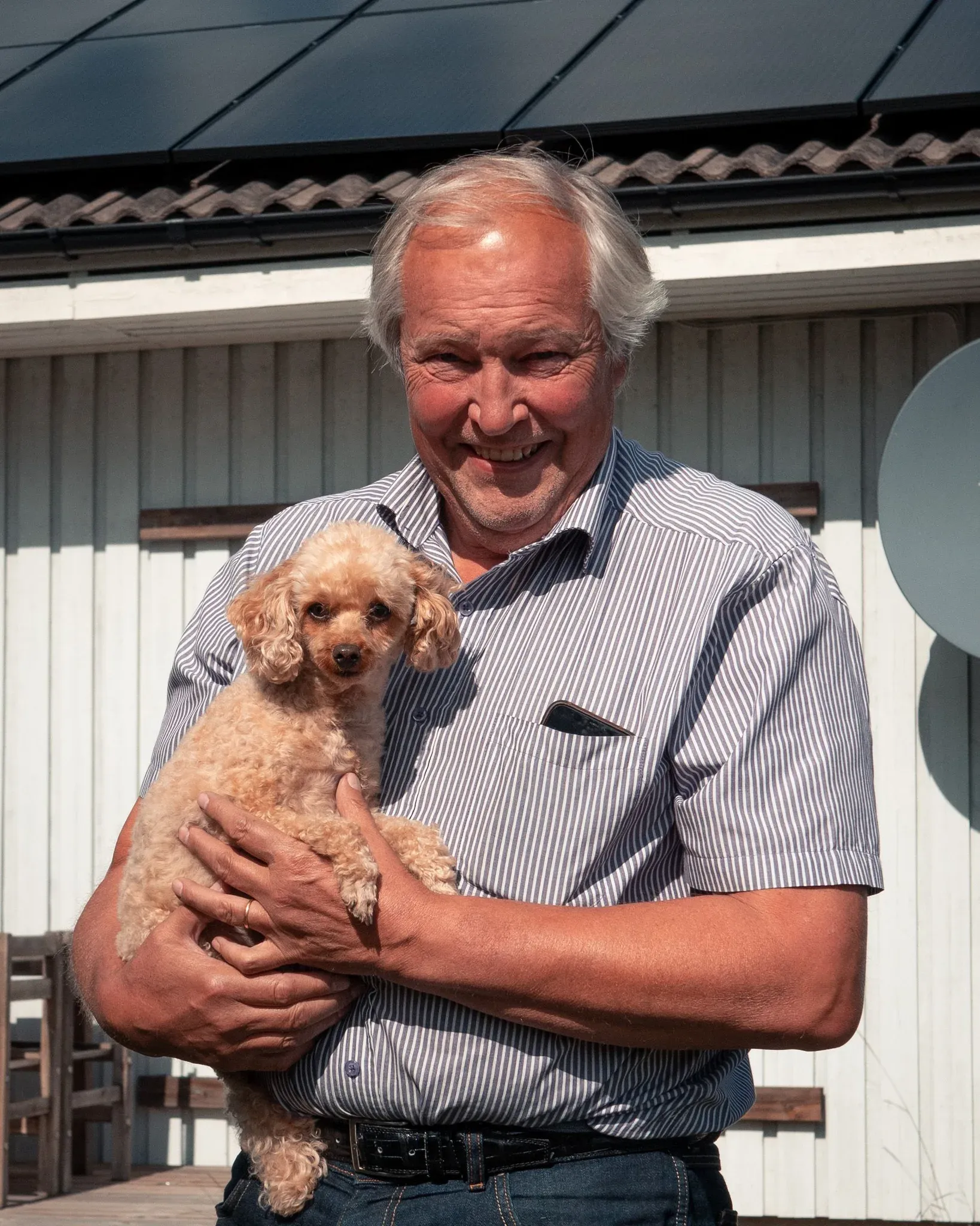 leif framför sin installation